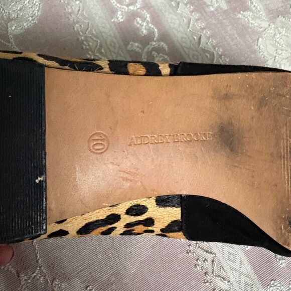 Audrey Brooke Women's Cheetah and Black Slip-on Flats - Picture 7 of 7